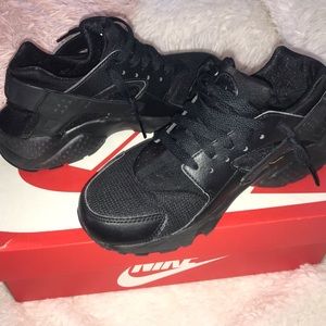 All black pre laced Nike huarache run